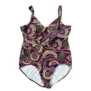 FADED GLORY, ONE-PIECE SWIMSUIT. MULTICOLOR ON A BLACK BACKGROUND SIZE XL(16-18)
